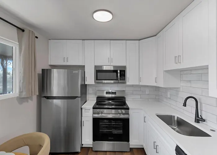 Apartamento Bright New Walkable Olde Town East Parking