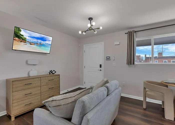Bright New Walkable Olde Town East Parking Apartamento *