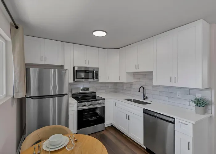 Bright New Walkable Olde Town East Parking Apartamento Columbus