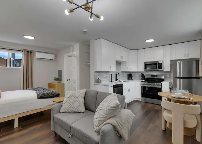 Bright New Walkable Olde Town East Parking Apartamento