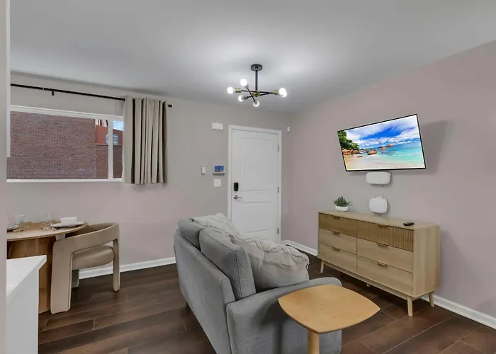 Apartamento Bright New Walkable Olde Town East Parking *