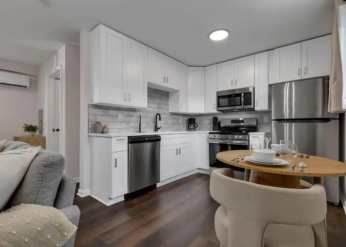 Apartamento Bright New Walkable Olde Town East Parking
