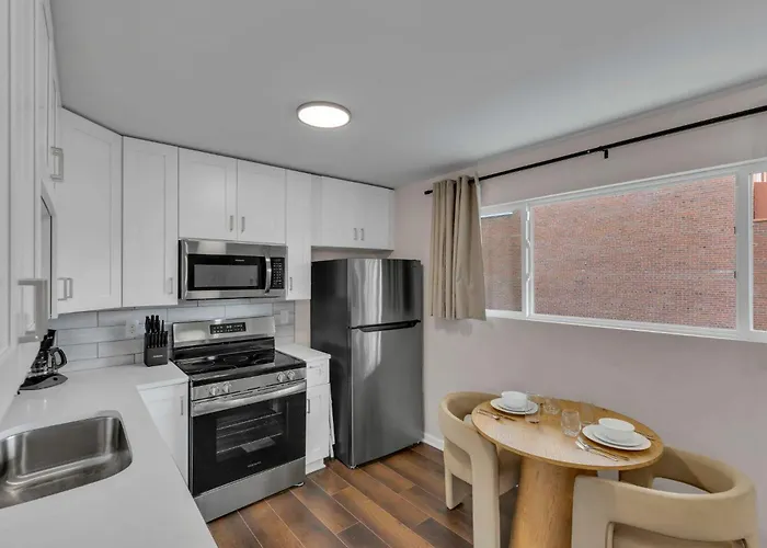 Apartamento Bright New Walkable Olde Town East Parking
